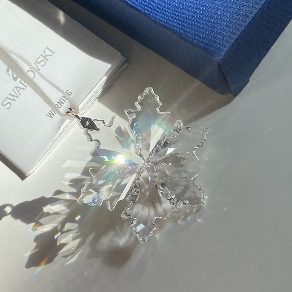 SWAROVSKI Crystal snowflake ornament - Picture 3 of 6
